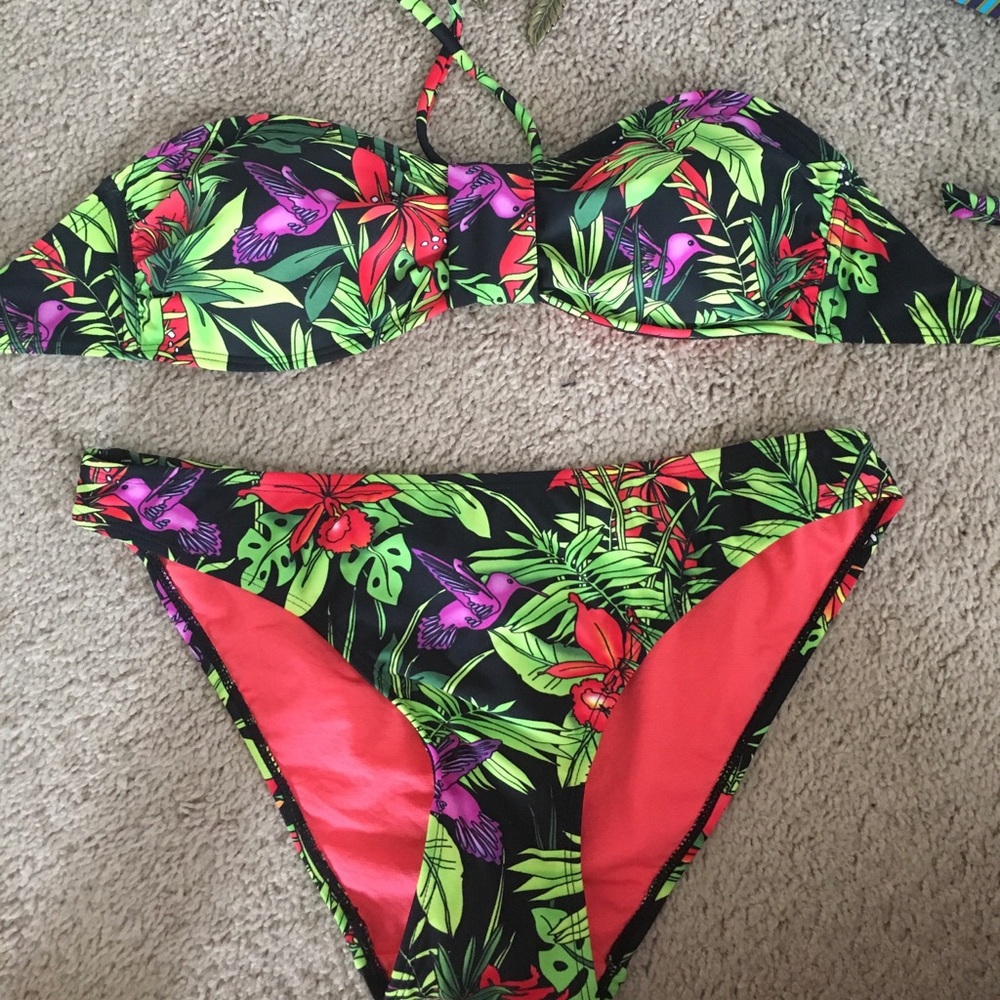 Never worn bikini tropical hummingbird S-M